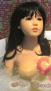 Фотографии секс куклы Полина 140 в ванной (фото 4)