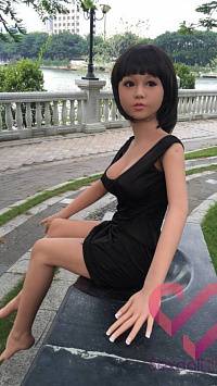 Секс кукла Полина 140 см в парке (фото 17)