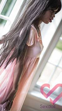 Темнокожая секс кукла Нава 168 в розовом платье (фото 2)