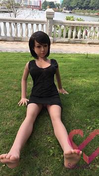 Секс кукла Полина 140 см в парке (фото 26)