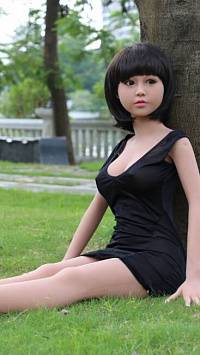 Секс кукла Полина 140 см в парке (фото 6)