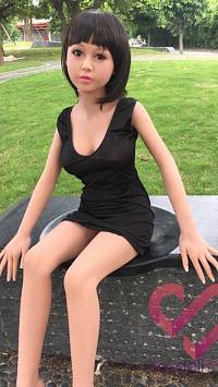 Секс кукла Полина 140 см в парке (фото 16)