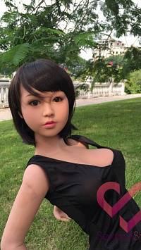 Секс кукла Полина 140 см в парке (фото 2)